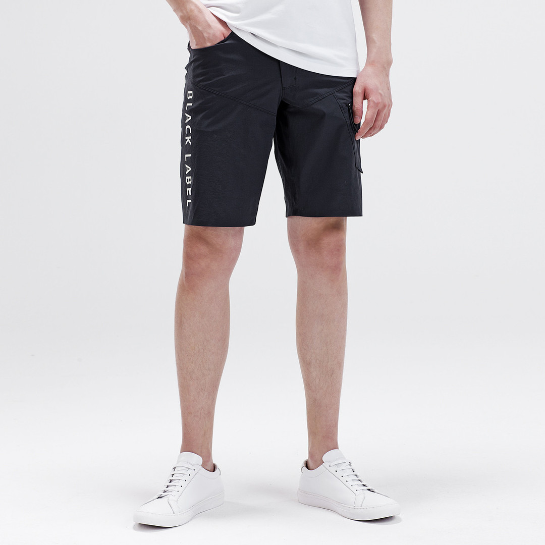 HOTSUIT的LOGO看起来是安德玛的山寨品牌，其实在做衣服上要比很多运动品牌用心！