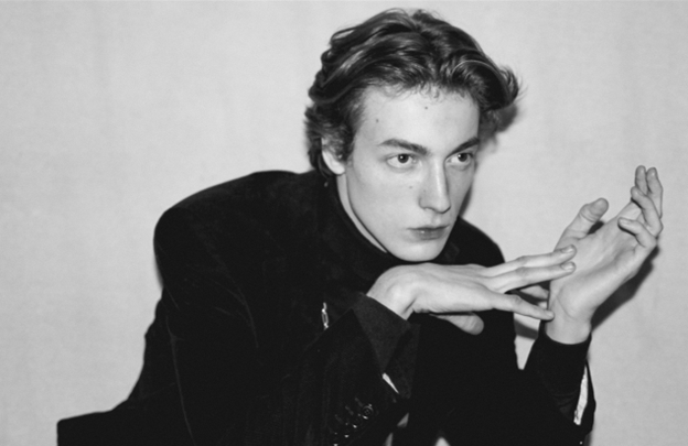 设计师颜值天花板！24岁时尚王子靠才华惊艳众人，绝世美貌在线鲨人