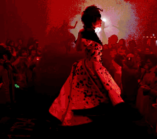 豆瓣6.8分！暗黑又迷人的反派恶女，凭什么拿下第94届奥斯卡最佳服装奖？