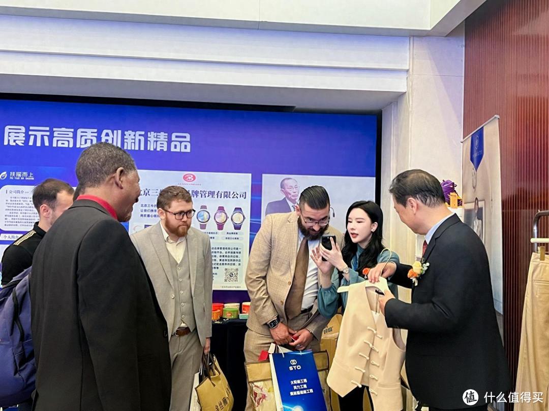 林琴：2024中国服装创新先锋，引领时尚新浪潮